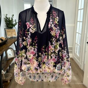 Like new White House Black Market navy floral blouse Size Medium